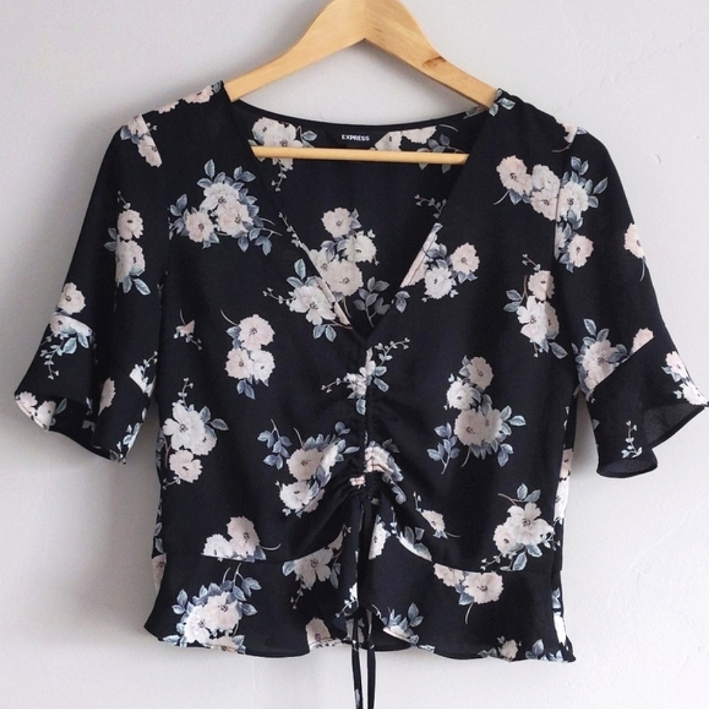 🌿EXPRESS FLORAL TOP🌿